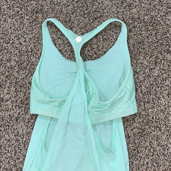 The CUTEST lululemon tank with a built in bra - Picture 3 of 3